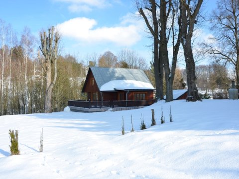 位于小水库岸边，带有精心围起的稻田的度假之家(Holiday Home with Well Kept Fenced in Rice on the Shore of a Small Reservoir)