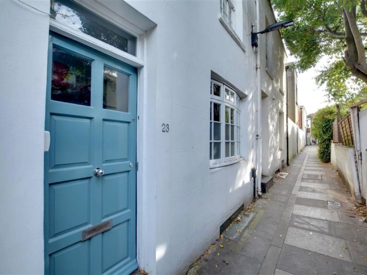 Light and Spacious Cottage, Located in The Pleasant Centre of Brighton