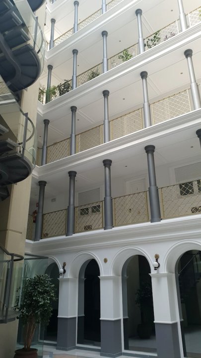 帕拉芙瑟大楼 18 号酒店(18 Torres Palafox)