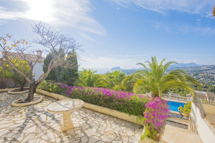Villa - 5 Bedrooms with Pool, WiFi and Sea Views - 104968