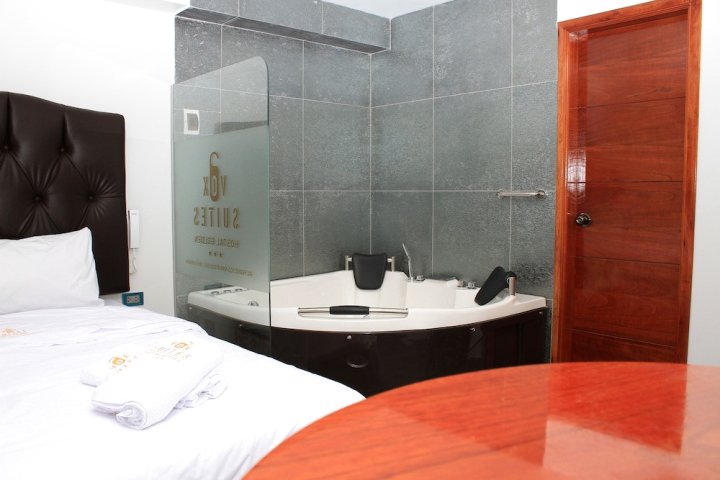 Golden vox hotel suite