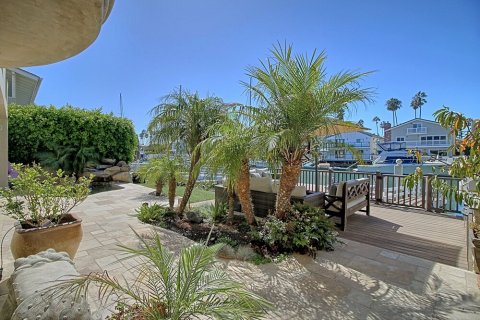 Large Ventura Keys Waterfront 4 Bedroom Home