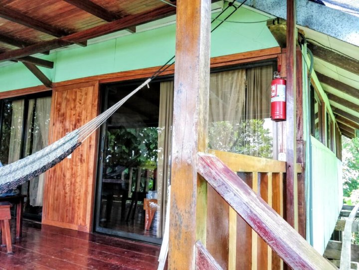 阿拉马考小屋旅馆(Cabaña Ara Macao Lodge)