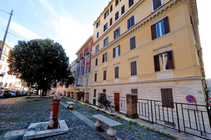 Piazza Capponi Apartment