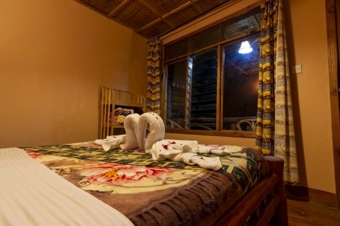 鲁萨加哥里拉营地酒店(Rushaga Gorilla Lodge)