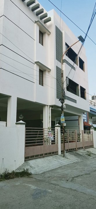 R Hotel - Manapakkam