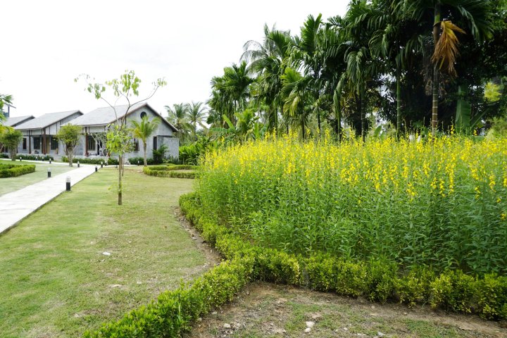 那维拉村酒店(Na Vela Village)