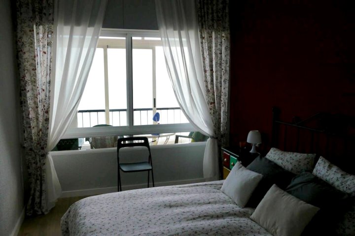 亚利坎提 2 居精彩海景公寓酒店 - 附设备完善阳台及无线上网(Apartment with 2 Bedrooms in Alicante , with Wonderful Sea View, Furnished Balcony and Wifi)