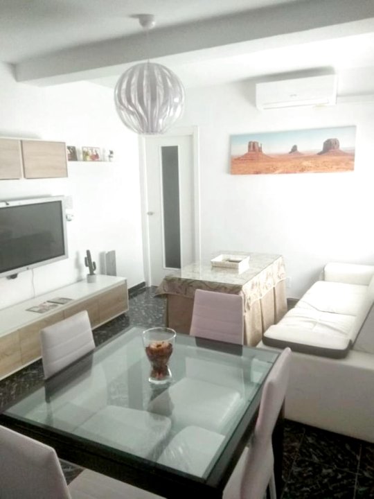 哥多华 3 居公寓酒店 - 附设备完善花园(Apartment with 3 Bedrooms in Córdoba, with Furnished Garden)