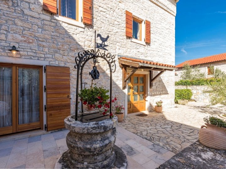 Recently Renovated Stone House Peresiji With Private Pool