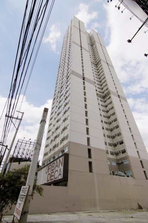 班布亚黑城市设备完善埃德萨大楼酒店(Buenbyahe Urban Deca Tower Edsa)
