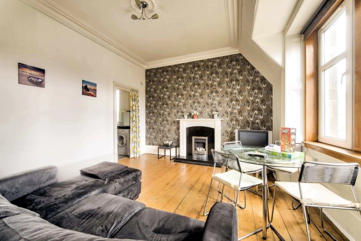 Central Location! 2Bdr Flat in Haymarket