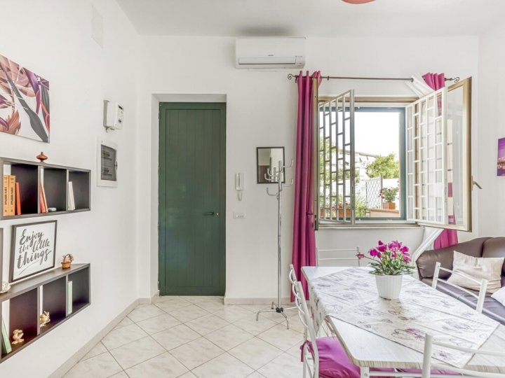 Beautiful Holiday Home in Palermo With Balcony and Netflix