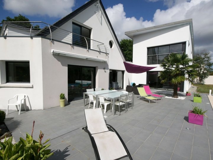 Modern Villa with Private Heated Pool, Located 2 km from the Sandy Beach