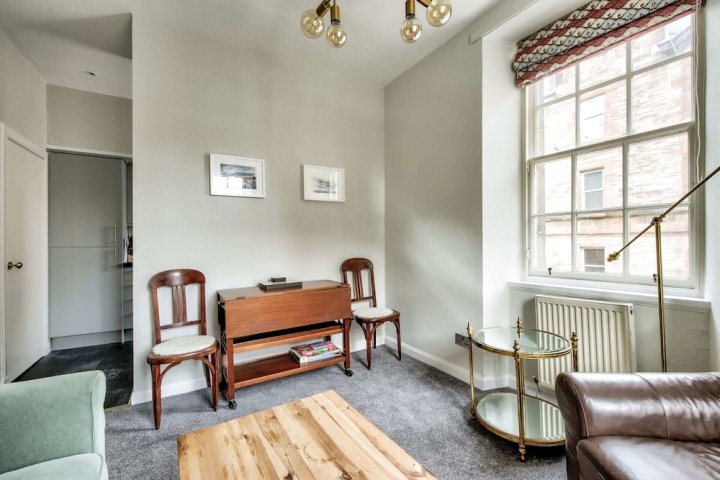 Tara House - Cosy Zero-Waste Flat Near Edinburgh Old Town and the Meadows