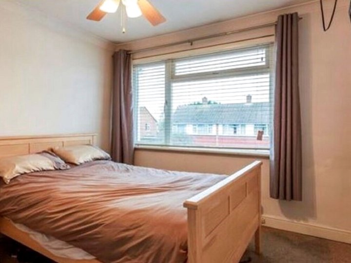 Plush Holiday Home in Slough Near Windsor Castle