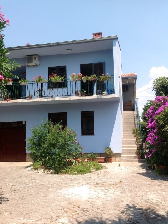 Apartment in Villa, big Garden, Private Pool, Close to Beach and Zadar Town