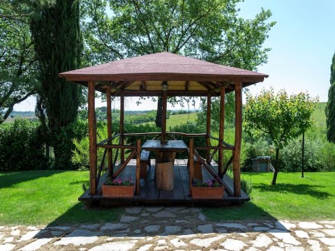 Villa with Private Pool Near Cortona in Calm Countryside & Hilly Landscape