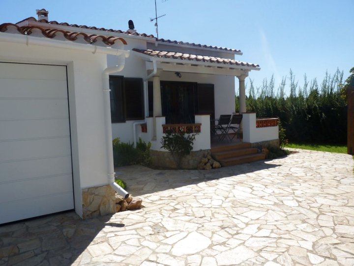 Holiday House with Private Pool for 4 People in Sant Pere Pescador
