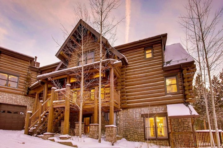 Ski Classic Lodge