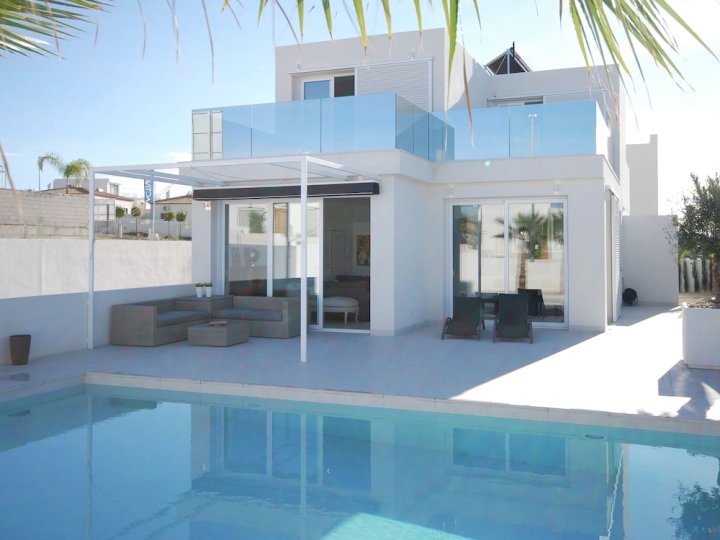 Luxury Villa in San Fulgencio with Private Pool