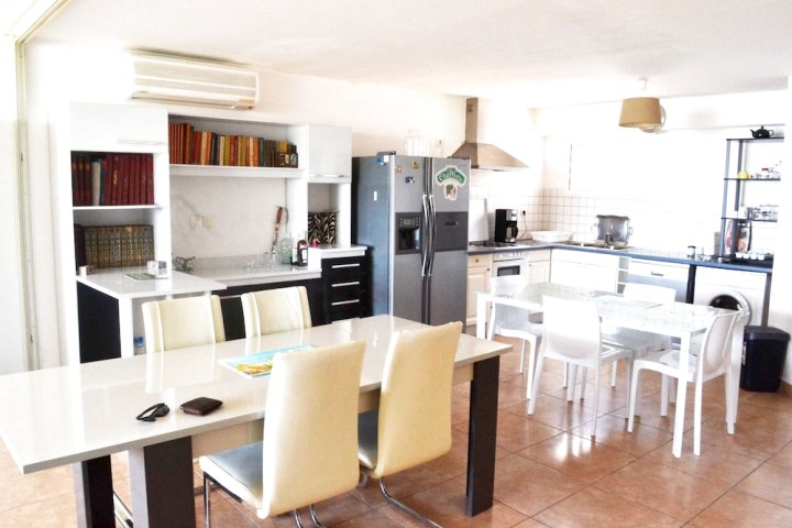 Apartment with 2 Bedrooms in Saint-Gilles les Bains, with Wonderful Sea View, Balcony and Wifi
