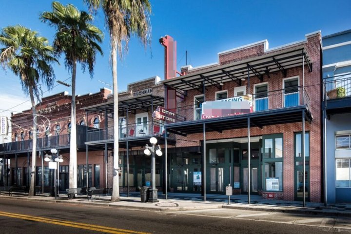 Frontdesk 1910 E 7th Ave Apts Historic Ybor Tampa