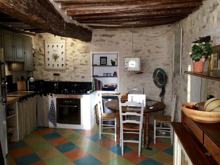 Historic Town House in Centre Vaison, Stone Throw Away from Pont Romain