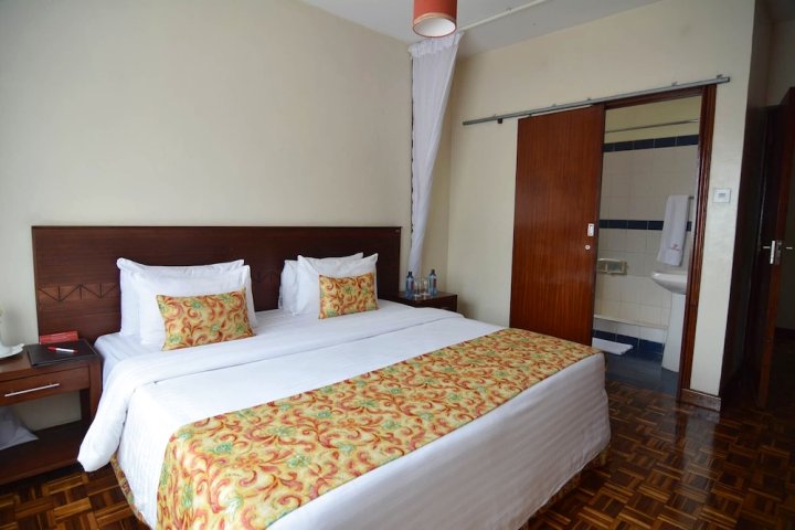 Go for an Exciting Safari and Return to Your Wonderful Prideinn Suite