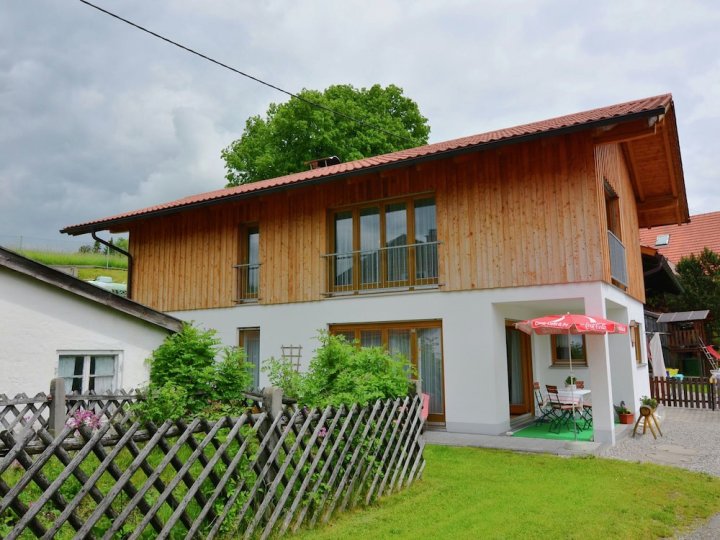 Attractive Holiday Home in Lechbruck am see With Garden