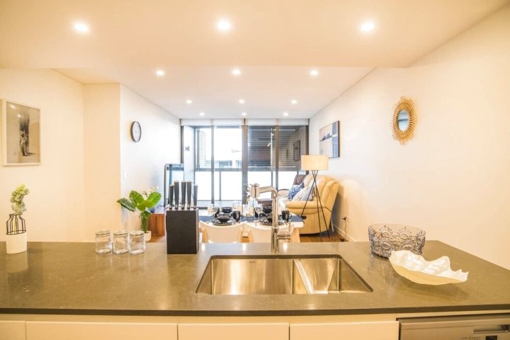 现代2室2卫公寓在中性湾，配备停车位和wifi(Modern 2Bed2Bath Apt at Neutral Bayparking+Wifi)