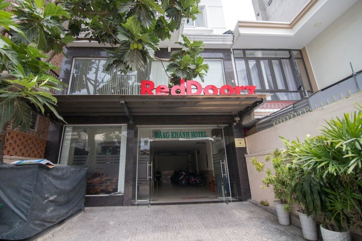 RedDoorz Near Tran Nao Street 2