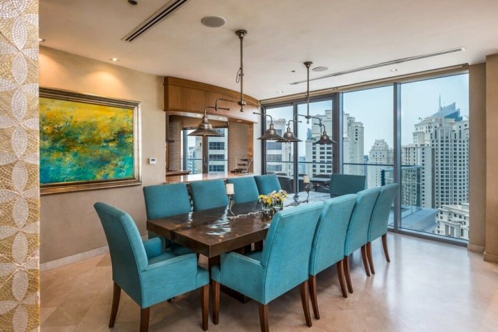Stunning Apartment With Incredible View - Fits 8