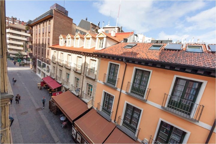 Apartment with 2 Bedrooms in Valladolid, with Balcony and Wifi