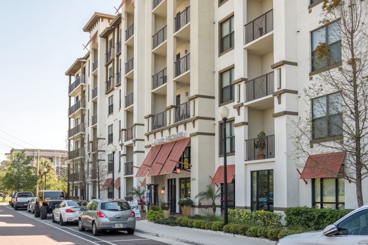 Frontdesk Lantower Westshore Apts Tampa