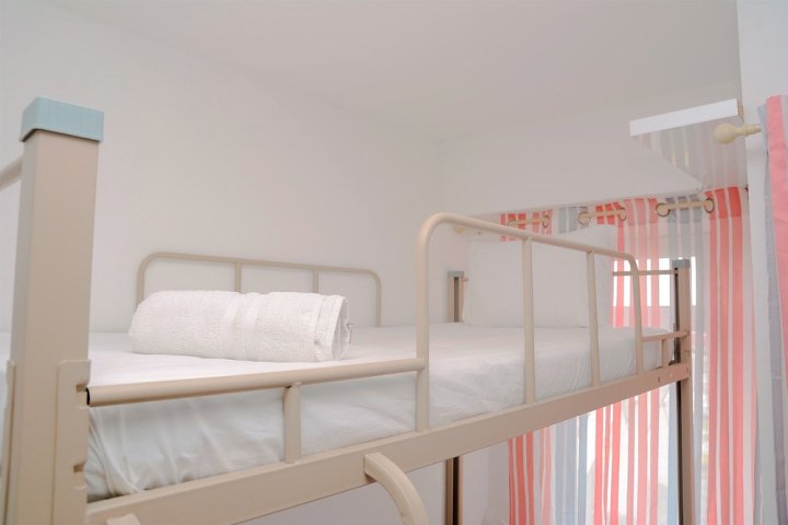 绿湾普鲁伊特开放式公寓酒店 - 附 2 张单人床(Green Bay Pluit Studio Apartment with 2 Single Beds)