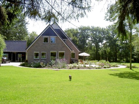 带露台的乡村度假屋(Wonderful Holiday Home in Zuidwolde with Terrace Garden)