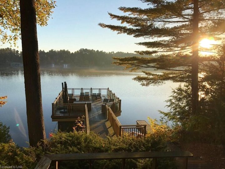 Second Wind ~All the Comforts of Home on Lake Muskoka!