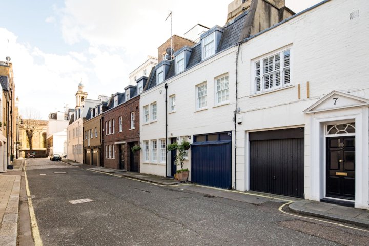 4 BDR Wilton Mews House By The Residences