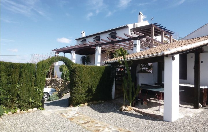 Beautiful Home in Pizarra with 7 Bedrooms