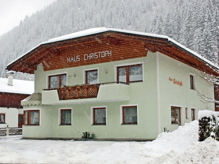 Modern Apartment in See Tyrol Near Ski Area with Parking
