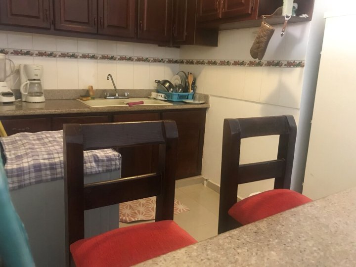 路易斯与 R 共享公寓酒店(Luis y R Shared Apartament)