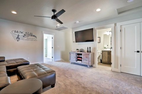 Luxurious End Unit W/ Pool, Hot Tub & Firepit 3 Bedroom Condo