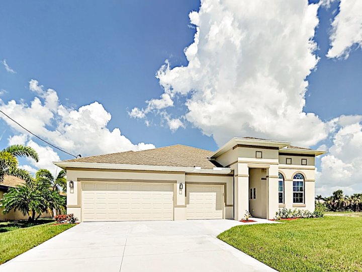 崭新珊瑚角运河 - 4 居之家酒店(Brand-New Cape Coral Canal - 4 Br Home)