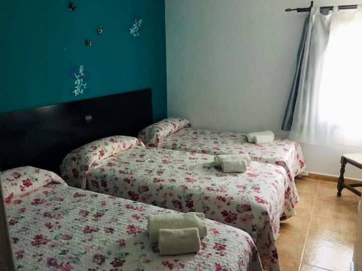 伊比利亚大教堂青年旅舍 - 5 KM 154 号(Hostal Catedritos Ibéricos A-5 KM 154)