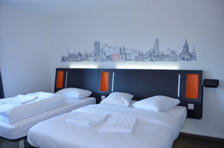 EasyHotel Zürich West