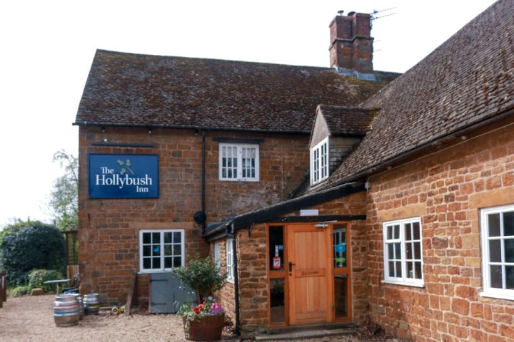 霍利布什旅馆(The Hollybush Inn and B&B)