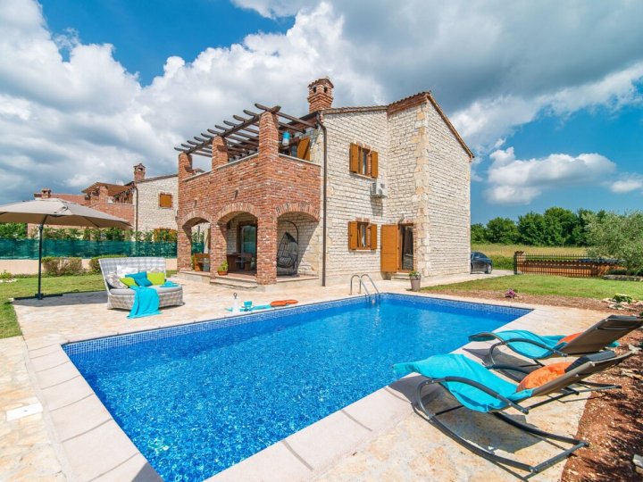 Beautiful Authentic Stone Holiday House with Private Swimming Pool and Garden