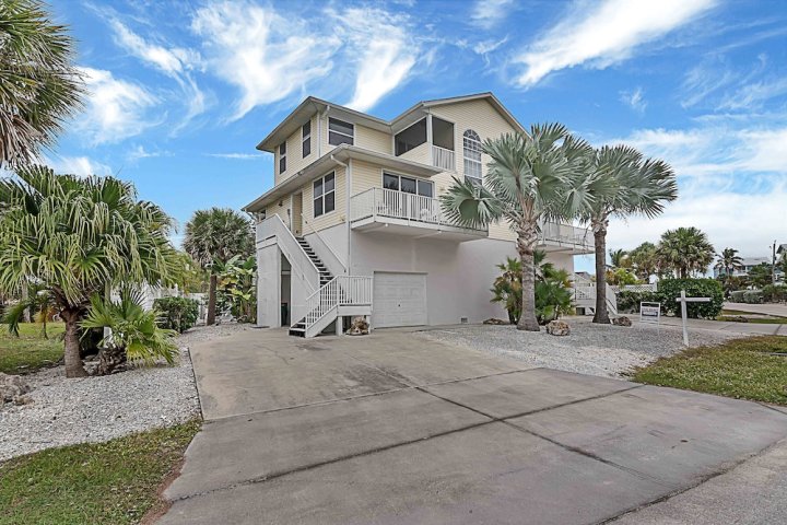 Sunset Views + Steps from The Beach 2 Bedroom Duplex