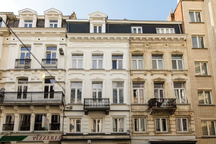 布鲁塞尔皇家城市套房酒店(Urban Suites Brussels Royal)